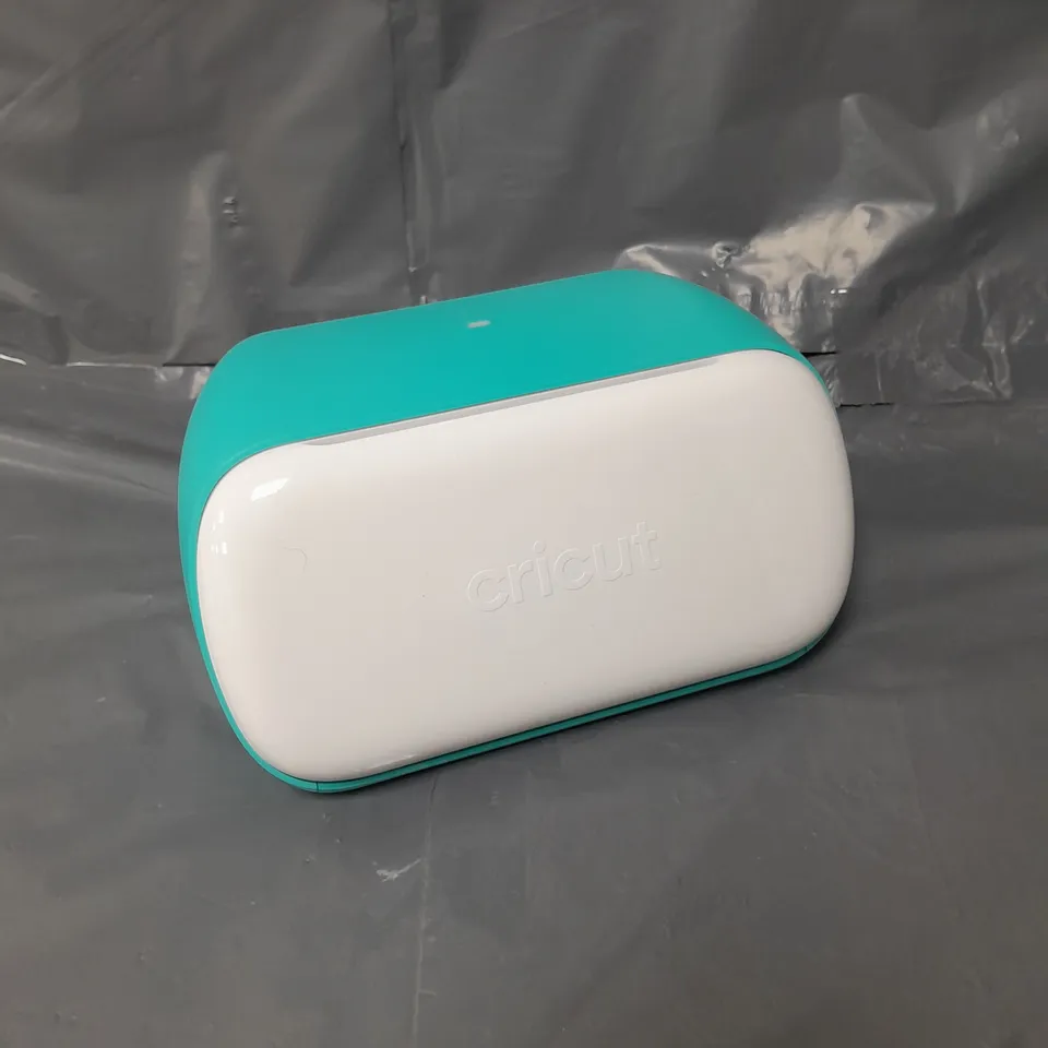 BOXED CRICUT JOY GIFT BUNDLE  RRP £179.99