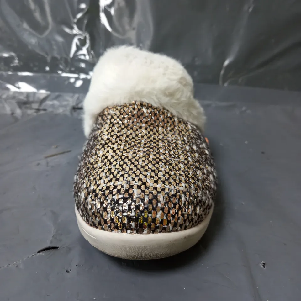 SKECHERS ARCH FIT SLIPPERS GOLD SIZE 5