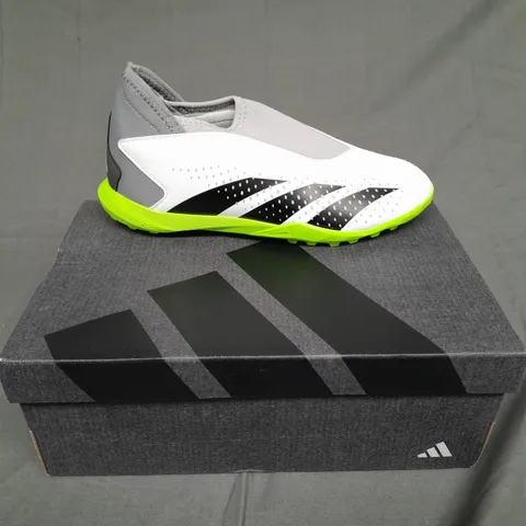 BOXED PAIR OF ADIDAS PREDATOR ACCURACY .3 IN WHITE SIZE UK 4