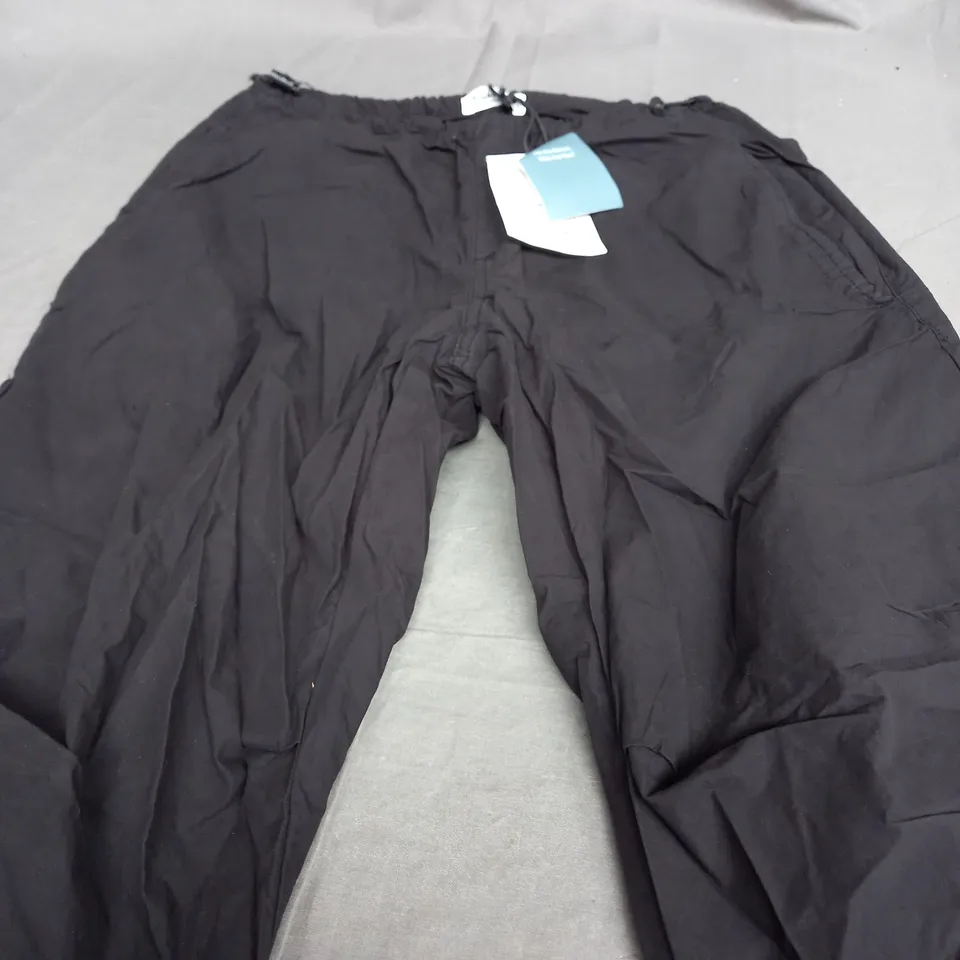 PULL & BEAR BLACK BAGGY PANTS - EUR SMALL