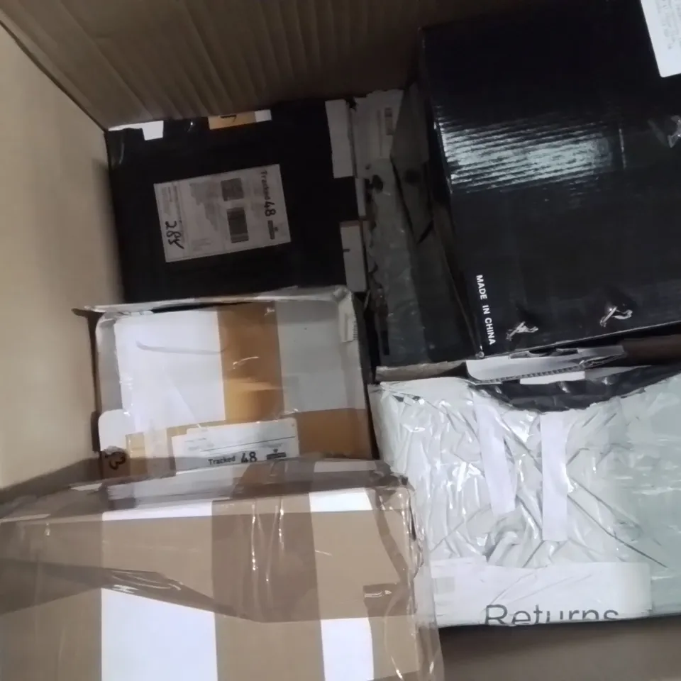 LARGE BOX CONTAINING ASSORTED CAR MULTIMEDIA SYSTEM INTERFACES // MODELS VARY