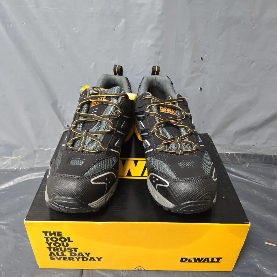BOXED PAIR OF DEWALT MENS CUTTER STEEL TOE SAFETY BOOTS - SIZE 9