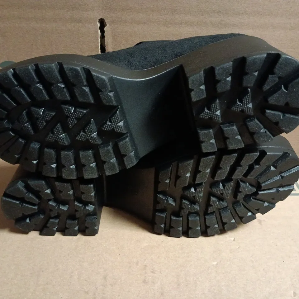 BOXED PAIR OF KOI SAI BLACK MARY JANES SUEDE EDITION IN BLACK SIZE UK 5