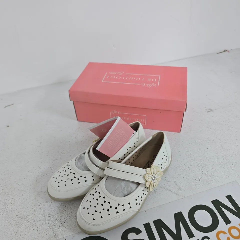 DR LIGHTFOOT GABRIELL WHITE WIDE-FIT MARY-JANE SHOES – UK 3