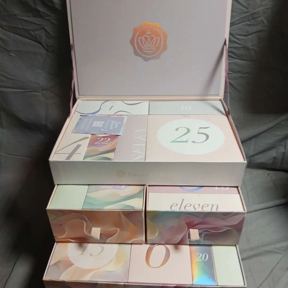 GLOSSYBOX ADVENT CALENDAR – 25 DAY BEAUTY COUNTDOWN