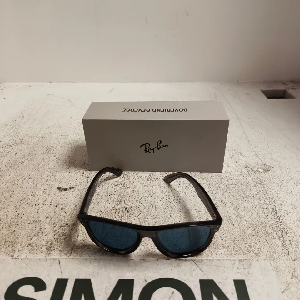 BOXED RAY-BAN SUNGLASSES – BLACK FRAME WITH BLUE MIRRORED LENSES