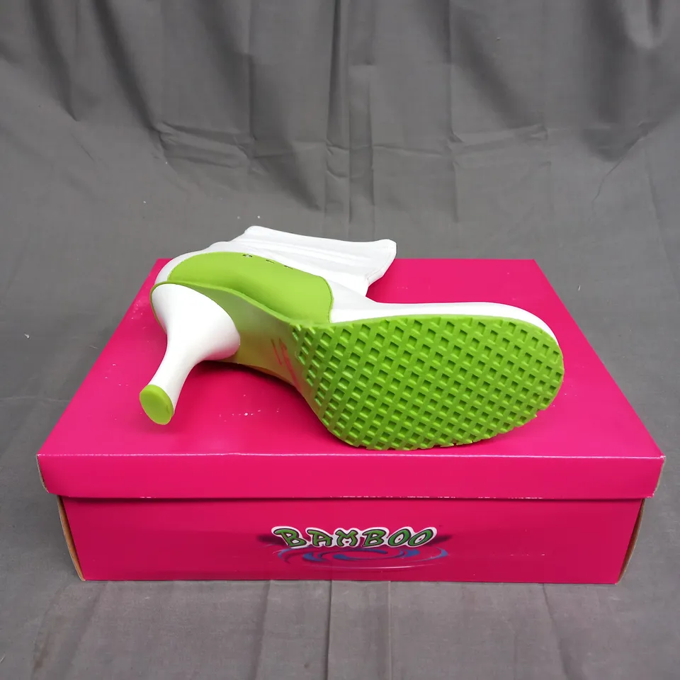 BOXED BAMBOO LEATHER BALLER HIGH HEEL SHOES IN GREEN AND WHITE SIZE 9
