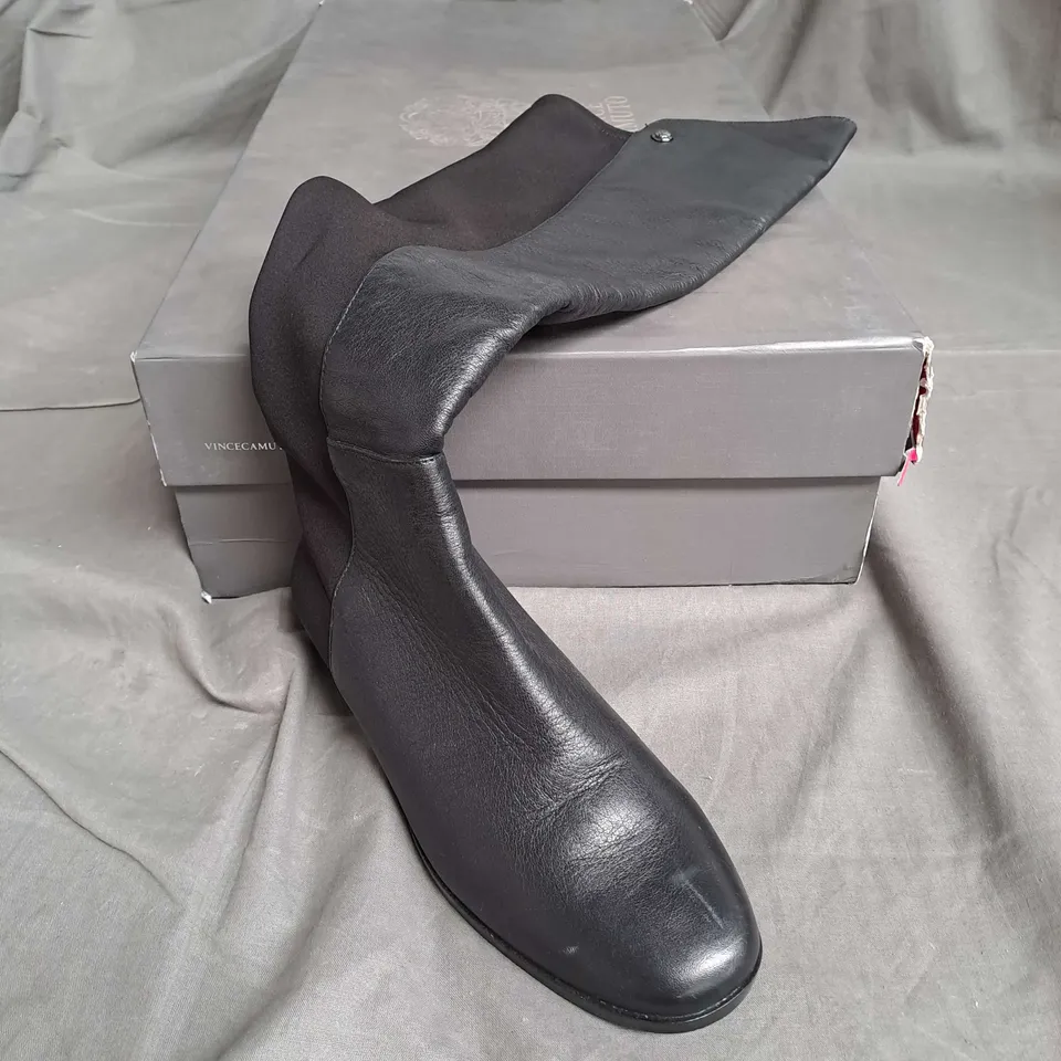 BOXED PAIR OF VINCE CAMUTO KARITA BOOT IN BLACK LEATHER SIZE 3