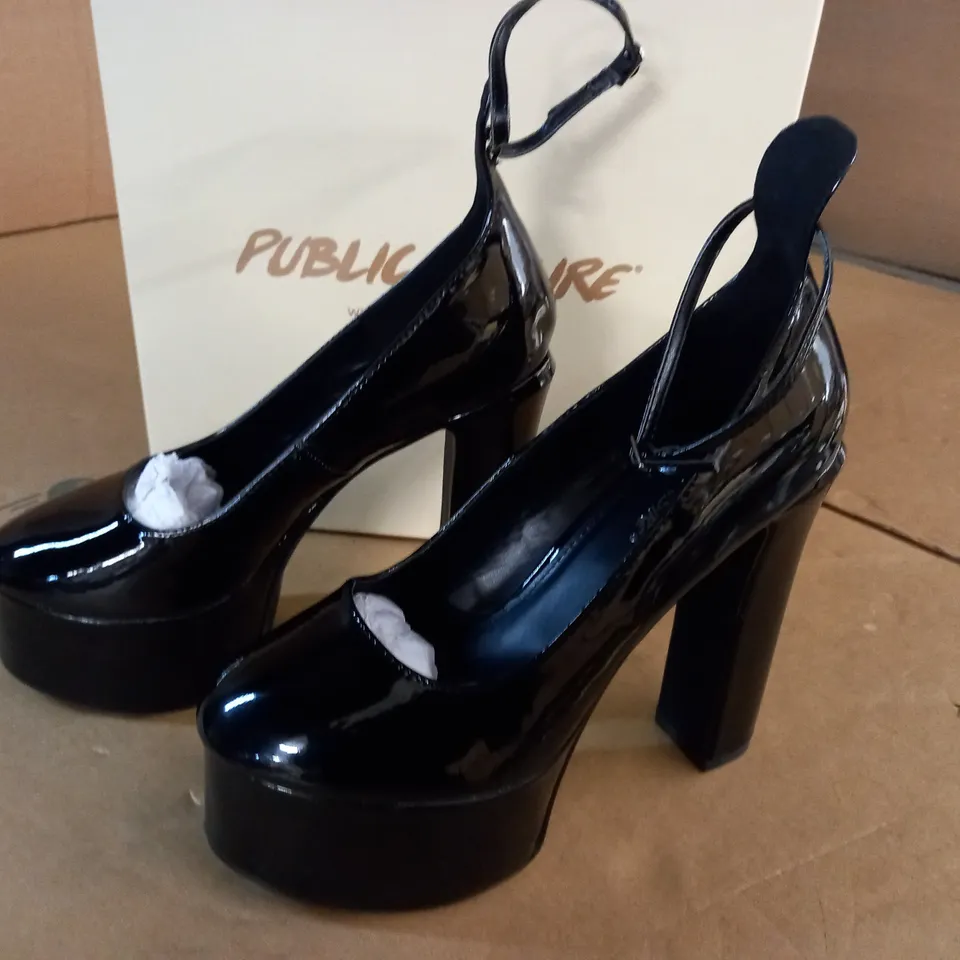 BOXED PAIR OF PUBLIC DESIRE DONATELLA BLACK HEELED SHOES - 6