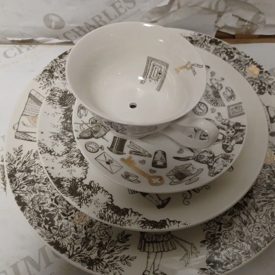 VICTORIA AND ALBERT ALICE IN WONDERLAND CHINA TEA CUP CAKE STAND