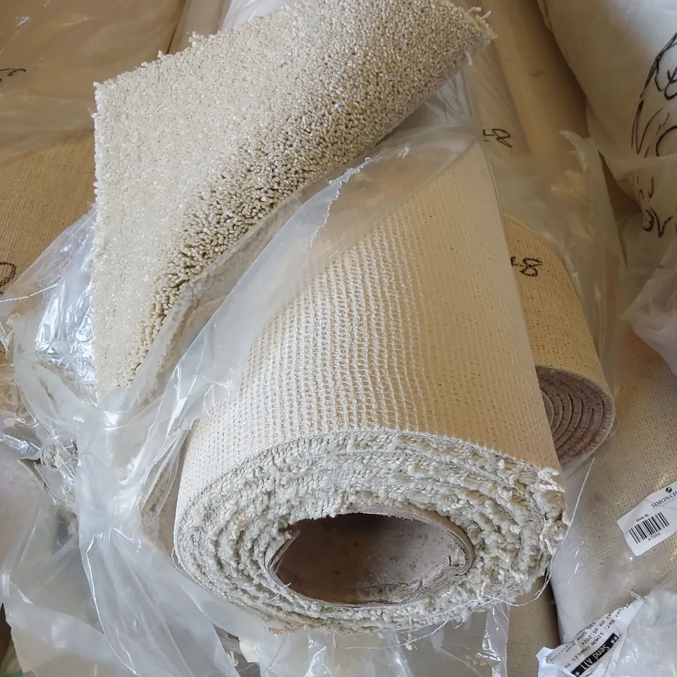 ROLL OF QUALITY EC FREEDOM XTRA OYSTER CARPET // SIZE: APPROXIMATELY 5 X 3.1m