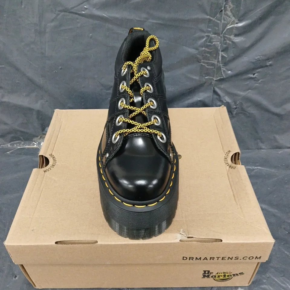 BOXED PAIR OF DR MARTENS 5I MAX BLACK BUTTERO UK 6 