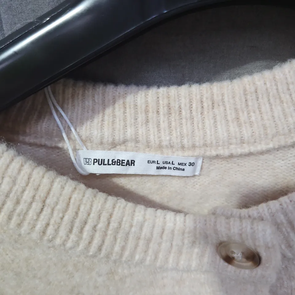 PULL&BEAR CREAM KNIT CARDIGAN – EU L 