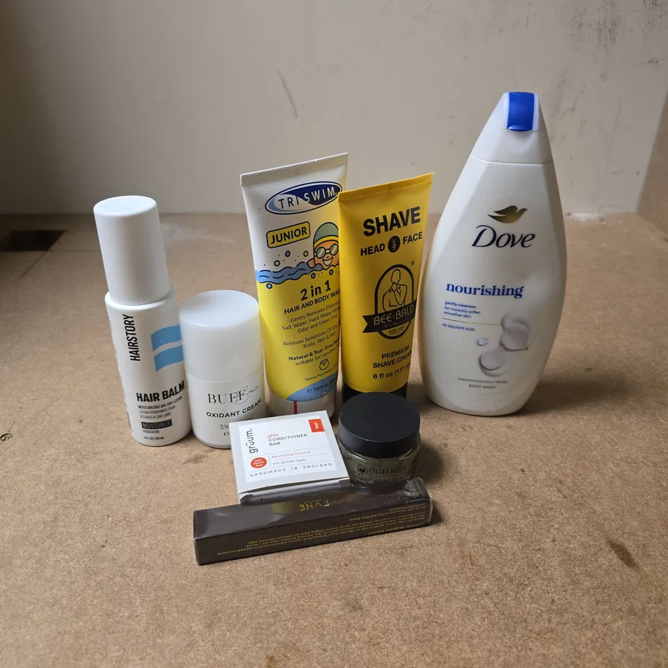 APPROXIMATELY 15 ASSORTED HEALTH & BEAUTY PRODUCTS TO INCLUDE DOVE NOURISHING, HAIRSTORY HAIR BALM, GRUUM CONDITIONER BAR, ETC - COLLECTION ONLY