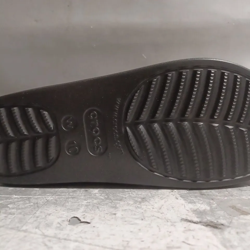 PAIR OF CROCS BAYA PLATFORM SANDALS IN BLACK SIZE UK 8