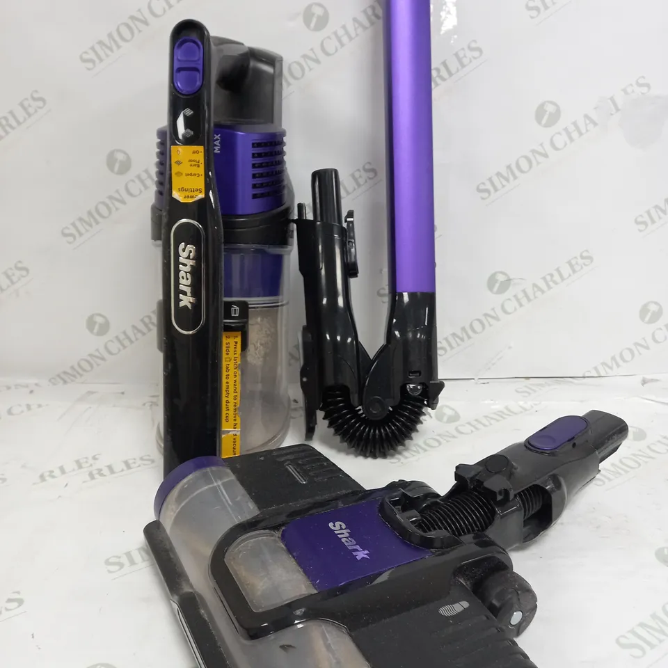 SHARK ANTI HAIR WRAP CORDLESS PET VACUUM CLEANER IZ202UKT