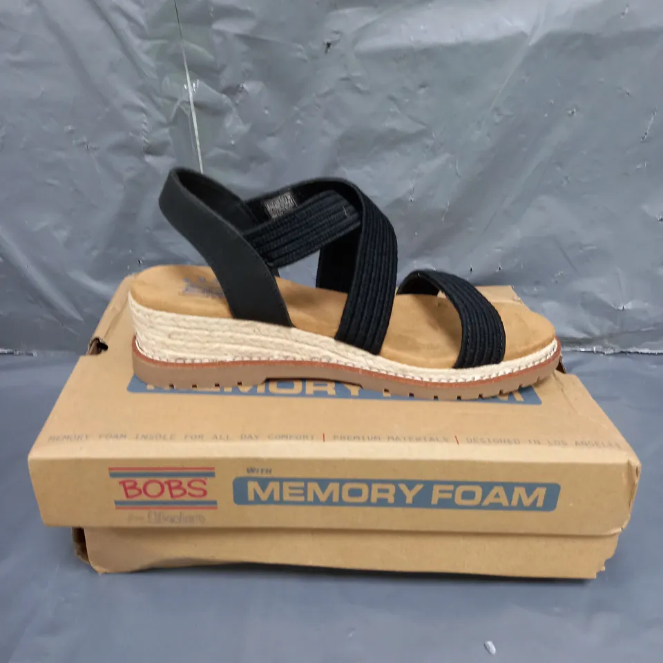BOB'S FROM SKECHERS MEMORY FOAM SANDALS BLACK SIZE 5.5