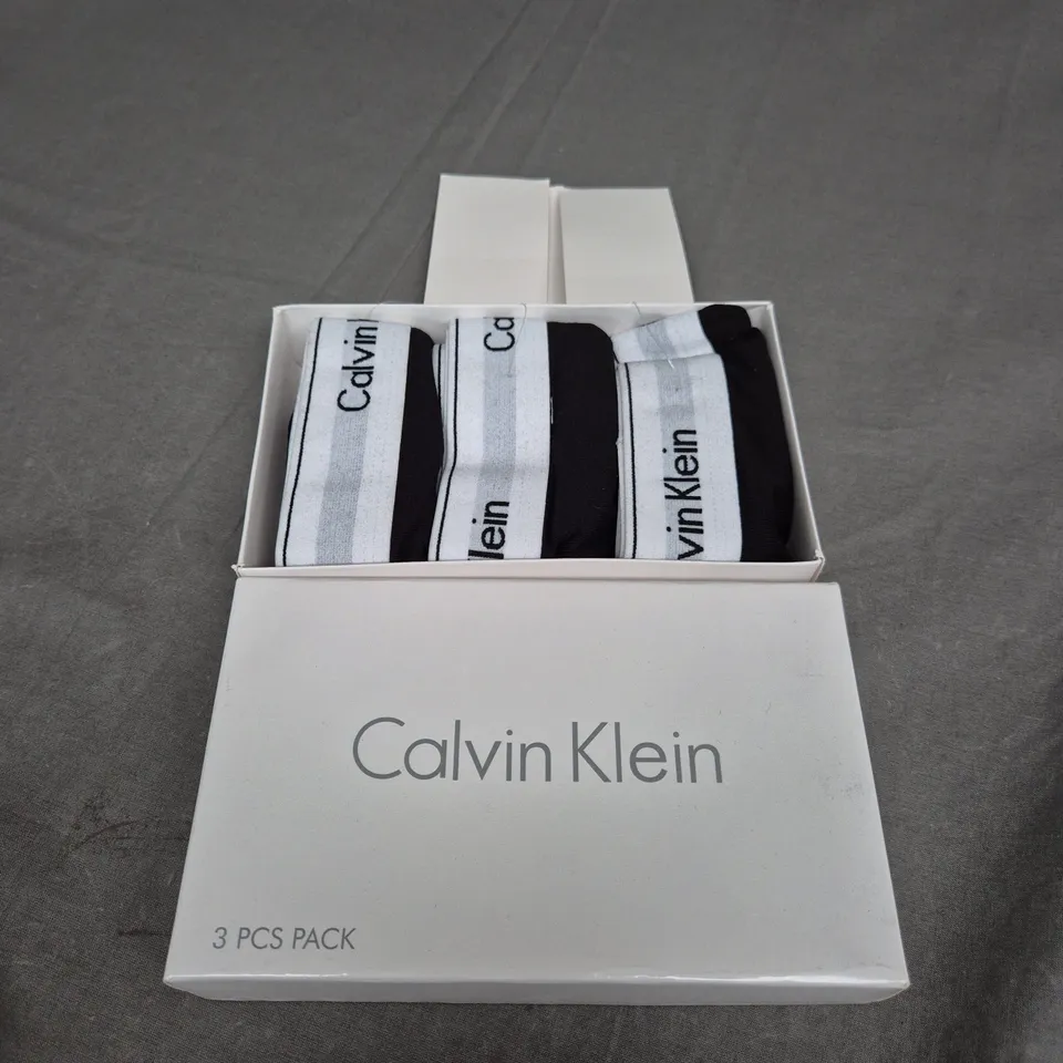 BOXED CALVIN KLEIN BOXER BRIEFS SIZE XL - X3