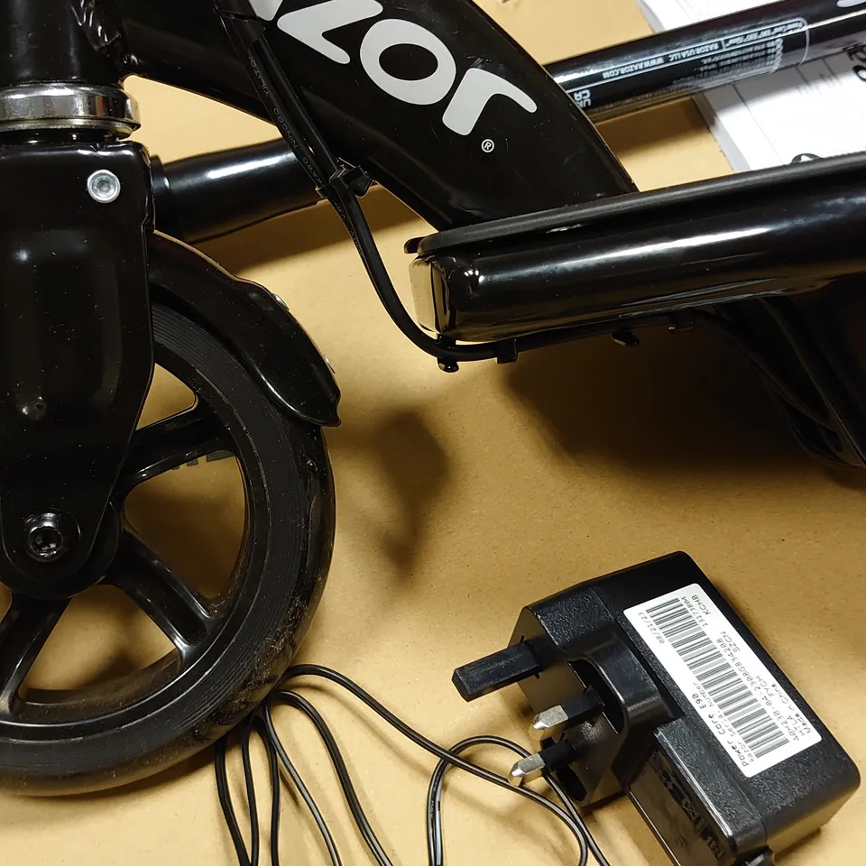 BOXED RAZOR POWERCORE E90 ELECTRIC SCOOTER IN BLACK RRP £199.99