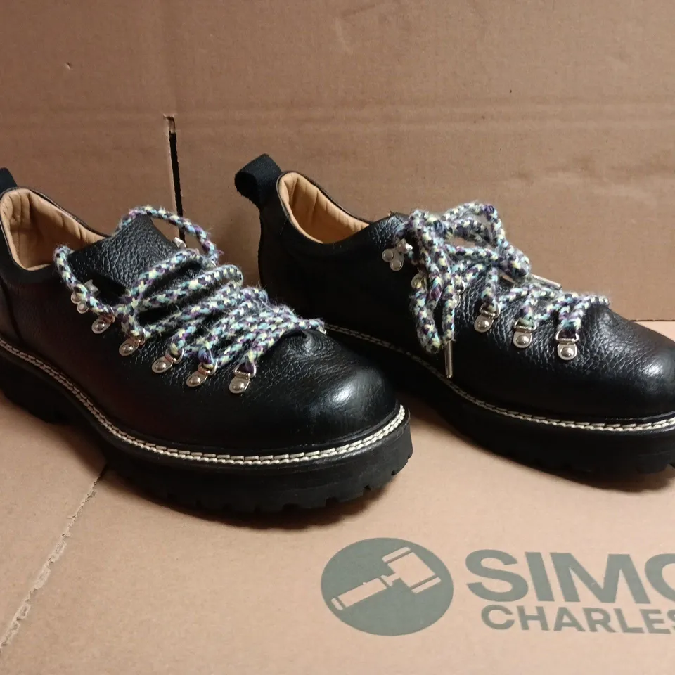 BOXED PAIR OF VIBRAM SHOES IN BLACK SIZE UNSPECIFIED