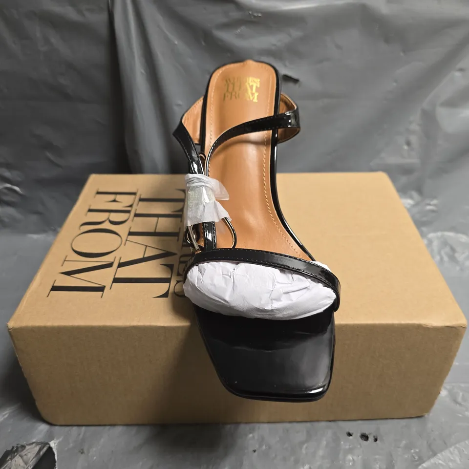 BOXED WHERES THAT FROM BLACK PATENT HEELS - UK 7 
