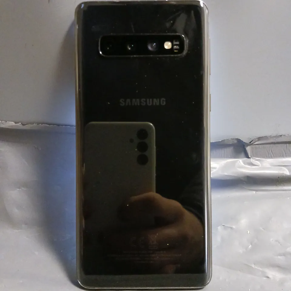 SAMSUNG GALAXY S10 IN BLACK