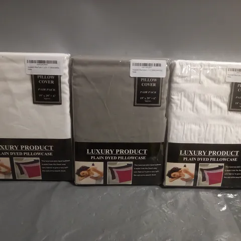 APPROXIMATELY 20 ASSORTED PLAIN DYED PILLOWCASES IN VARIOUS COLOURS