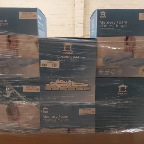 PALLET CONTAINING A LARGE QUANTITY OF BOXED MEMORY FOAM MATTRESS TOPPERS