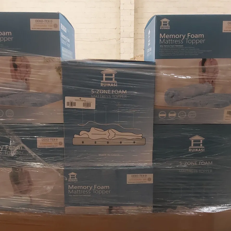 PALLET CONTAINING A LARGE QUANTITY OF BOXED MEMORY FOAM MATTRESS TOPPERS