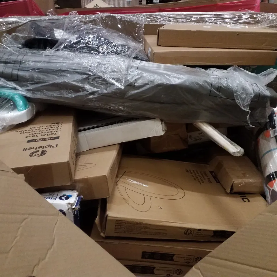 PALLET CONTAINING ASSORTED PRODUCTS INCLUDING TOILET SEAT, ARTIST EASEL, UNDERCOVER LIGHT, ALL SEASONS DUVET & WEIGHTED BLANKET 