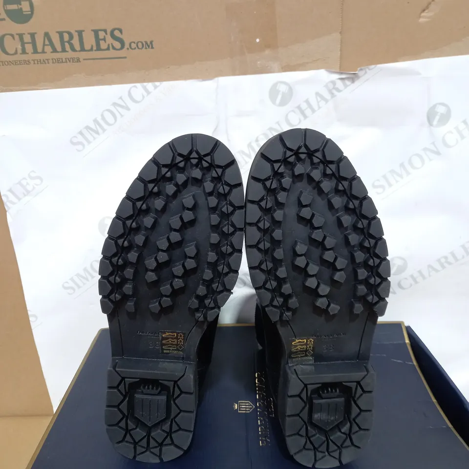 BOXED PAIR OF FAIRFAX AND FAVOR SHEEPSKIN BOUDICA BOOTS SIZE 5 