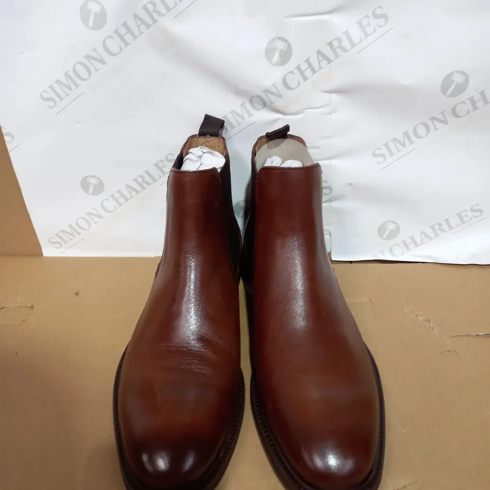 BOXED PAIR OF JONES BOOTMAKER DEAKIN CHELSEA BOOTS SIZE 9 