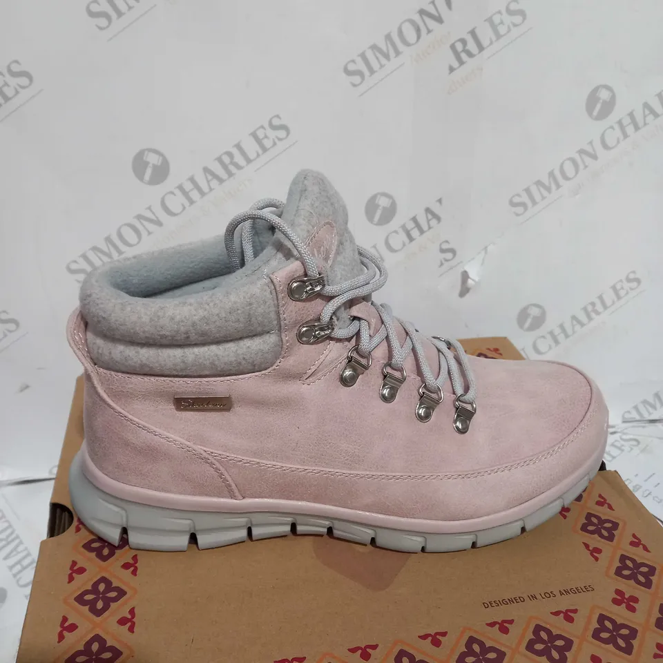 BOXED SKECHERS SYNERGY WARM TECH BOOTS, BLUSH - SIZE 7