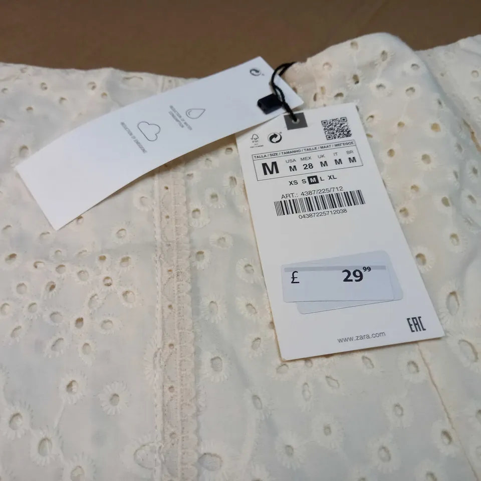ZARA CREAM CUT OUT TEXTURED SHORTS - MEDIUM
