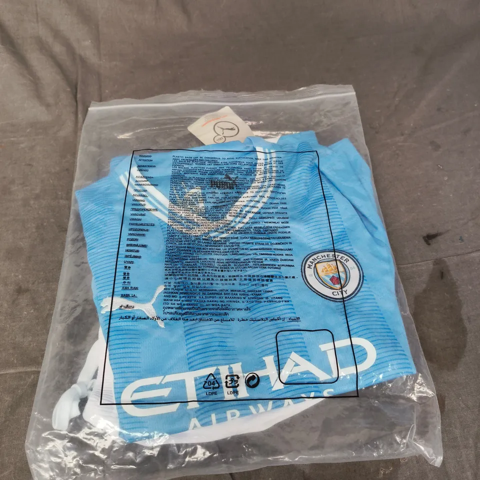 BAGGED KIDS MANCHESTER CITY FC HOME KIT - SIZE 24