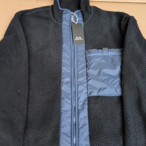 OAKLEY FLEECE JACKET - BLACK WITH BLUE NYLON CHEST PANEL SIZE M