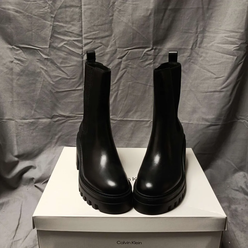BOXED PAIR OF CALVIN KLEIN WOMEN'S CHUNKY HEEL CHELSEA BOOTS – BLACK LEATHER, UK 6 (EU 39)