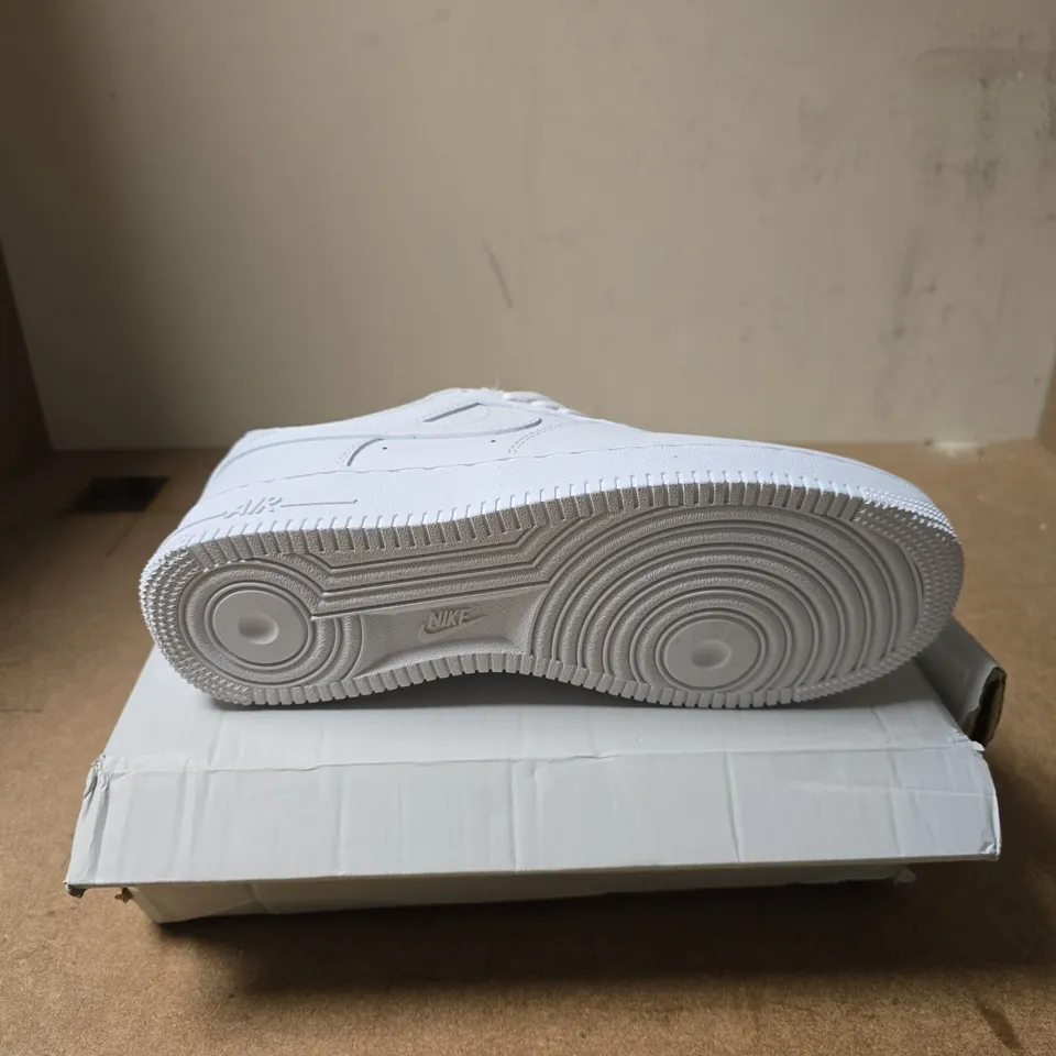 NIKE AIR WHITE TRAINERS UK 8.5 BOXED