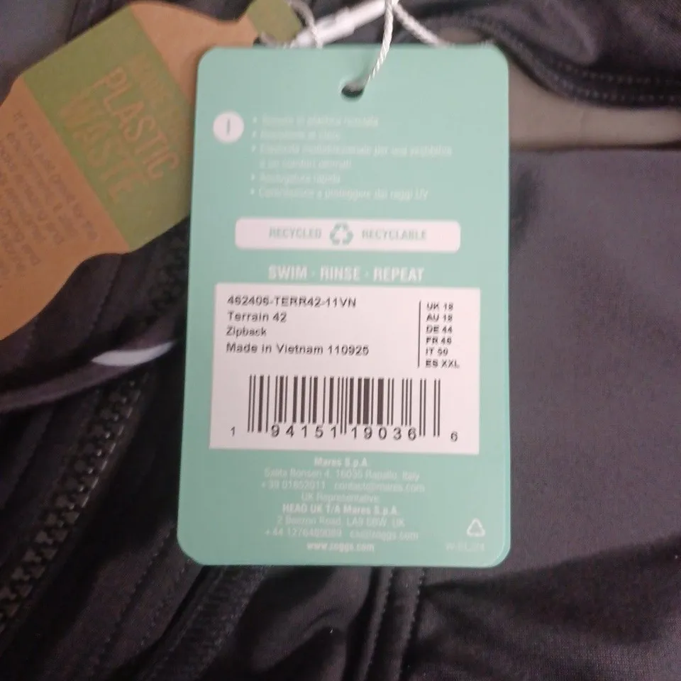 ZOGGS UK 18 ARENA WOMEN'S ALL TERRAIN ZIPBACK SWIMSUIT – BLACK WITH WHITE WAVE PATTERN