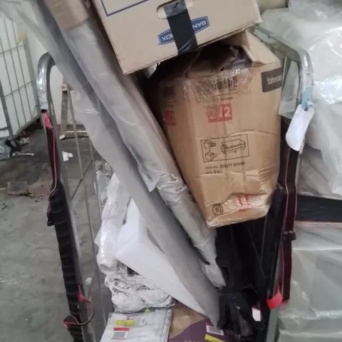 LOT CONTAINING VARIOUS ASSORTED SOFT FURNISHINGS AND OTHER HOUSEHOLD ITEMS 