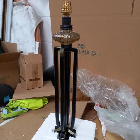 ANTIQUE GOLD METAL TABLE LAMP WITH CRYSTALS