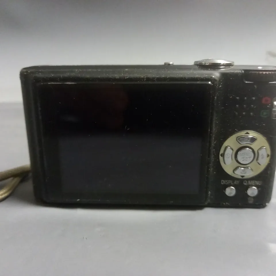PANASONIC DMC-FX37 LUMIX CAMERA