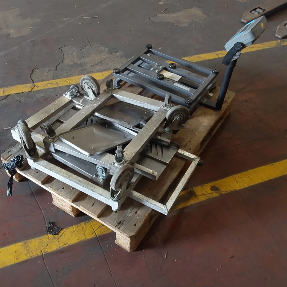 PALLET CONTAINING 1X HERBERT BPS700 SERIES SCALE BODY, ASSORTED PORTABLE SCALE TROLLEY BASES AND OTHER METAL ITEMS 
