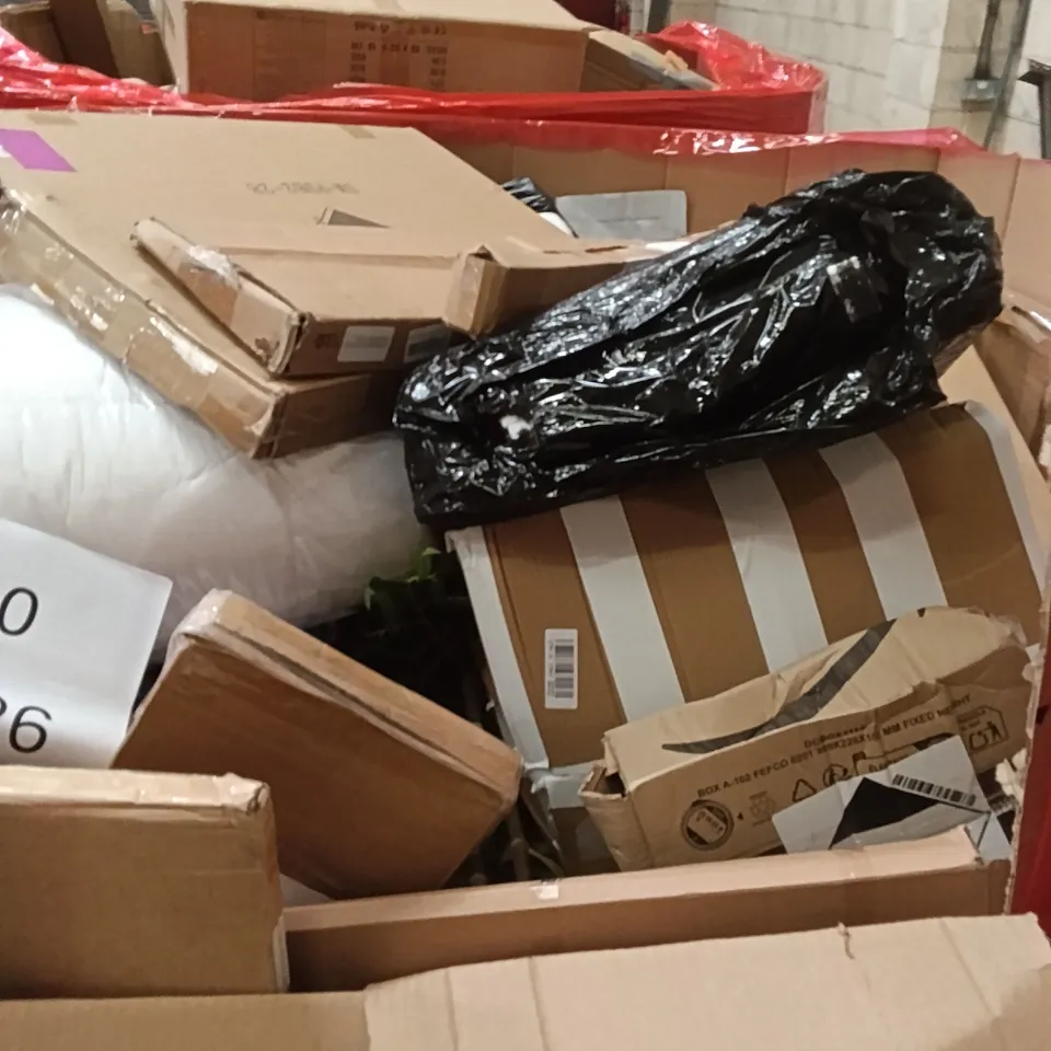 PALLET OF ASSORTED ITEMS INCLUDING - DRAWER SLIDES, DOOR MAT, BASE FOR WASHING MACHINE 
