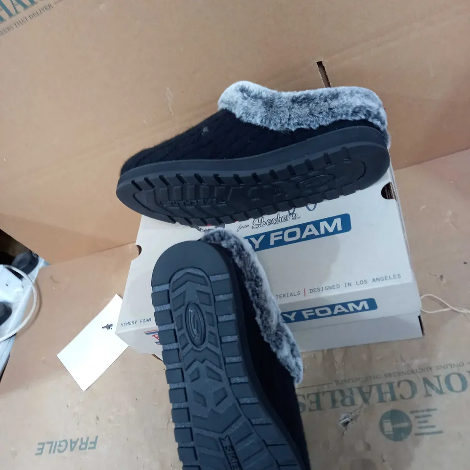 BOXED PAIR OF SKECHERS KEEPSAKES ICE ANGEL SWEATER SLIPPERS - BLACK - SIZE 6 