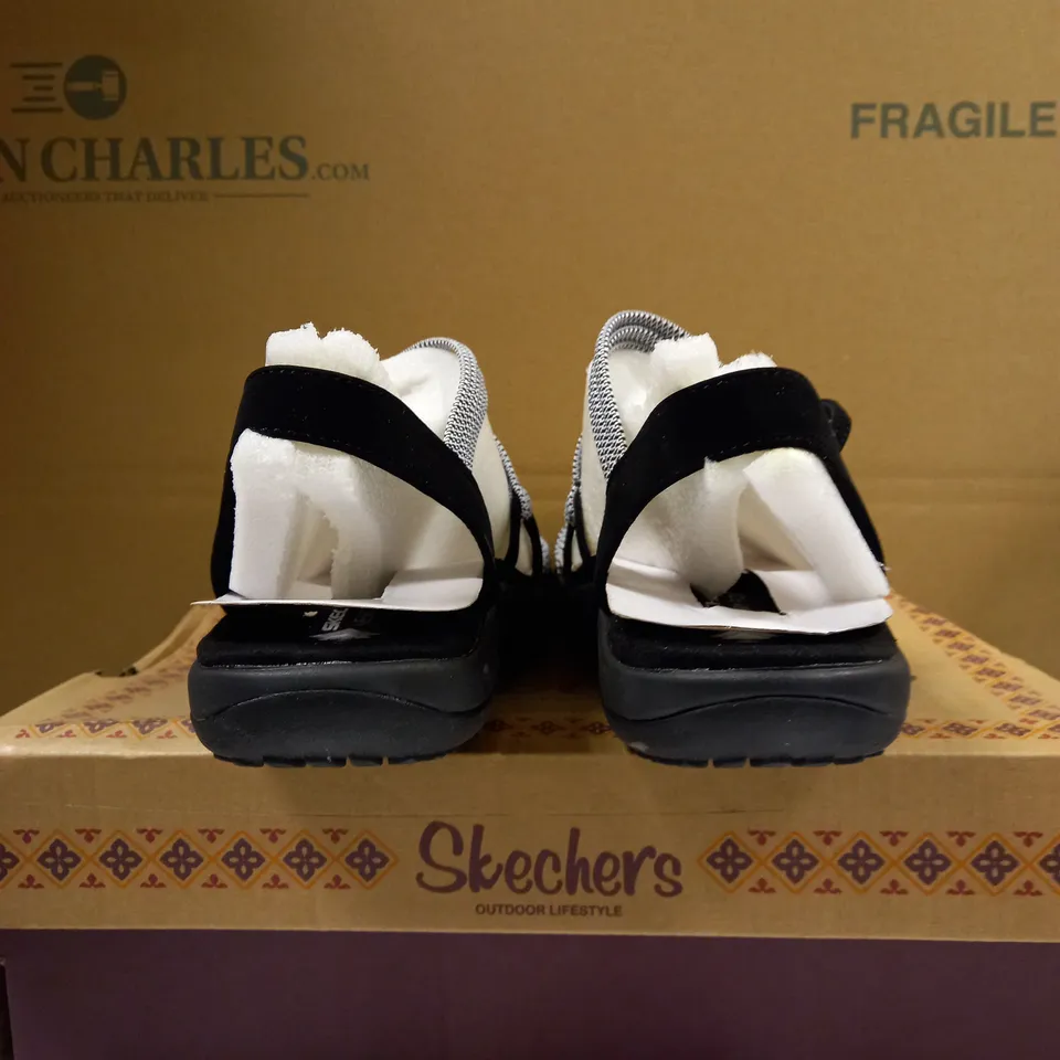 SKETCHER REGGAE SANDAL SIZE 6