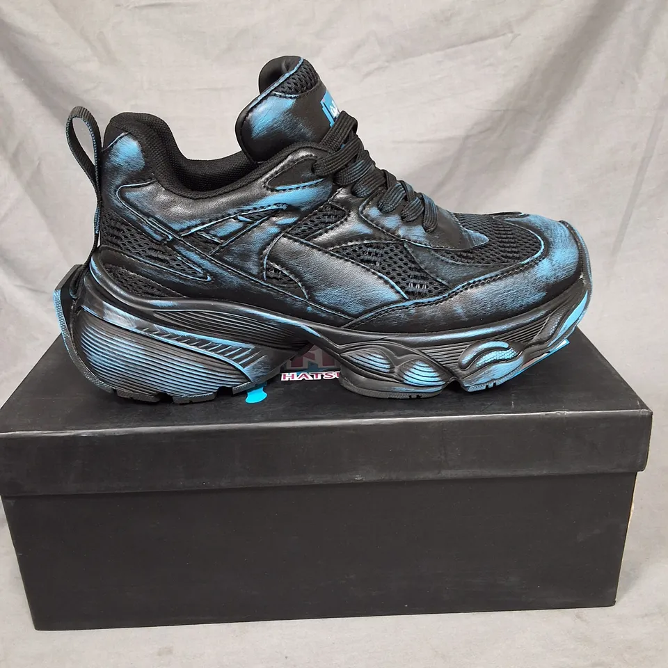 BOXED KOI HATSUNE MIKU CHUNKY TRAINERS IN BLACK/BLUE - UK 5