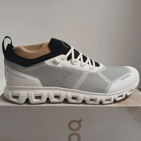 BOXED PAIR OF ON RUNNING CLOUD 6 VERSA MEN'S SHOES – UK 12.5