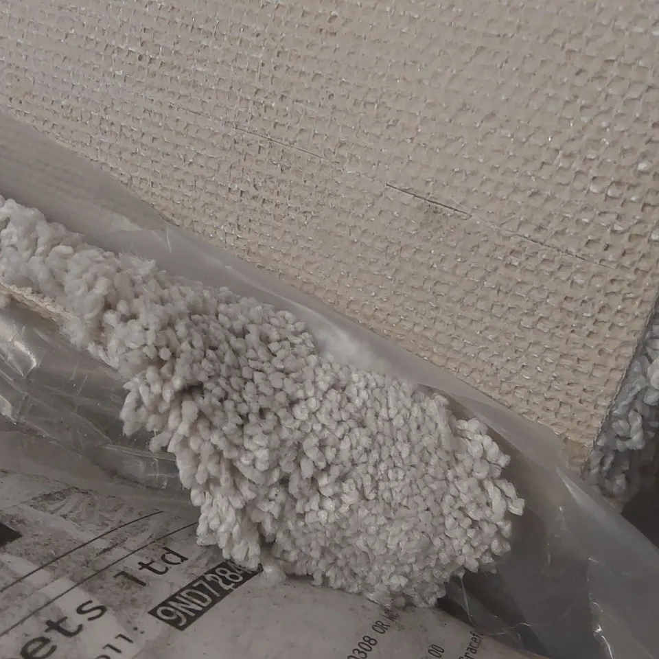 ROLL OF QUALITY ULTIMATE IMPRESSIONS SILKEN CARPET - APPROXIMATELY 3.99 x 4m