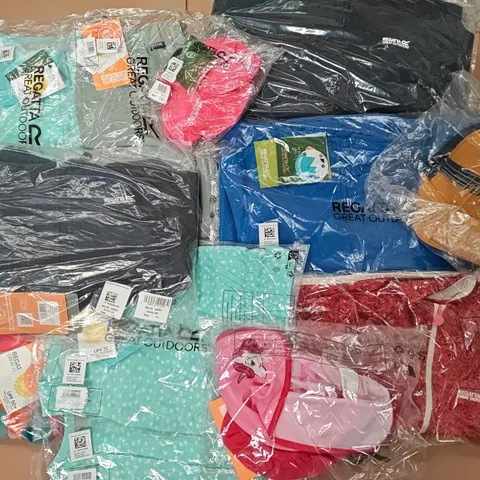 LOT OF 12 ASSORTED BRAND NEW REGATTA KIDS CLOTHING ITEMS TO INCLUDE DRESSES, HATS AND FLEECES - VARIOUS SIZES